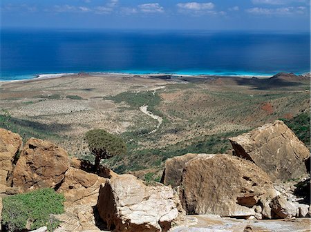 simsearch:862-03437916,k - A view of the Hala Coast from the top of Dikevkev Gorge on the Homhil Mountains. Foto de stock - Con derechos protegidos, Código: 862-03437913