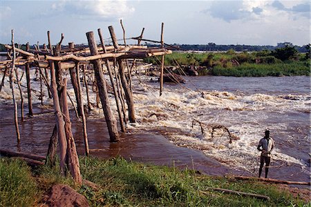 democratic republic of the congo - Fish Traps at Wagenia Fisheries on Zaire River north of Kisangani. Zaire Fotografie stock - Rights-Managed, Codice: 862-03437943