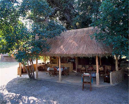 seating area - Grass thatched dining room & lounge,Kuyenda Bushcamp Foto de stock - Con derechos protegidos, Código: 862-03437994