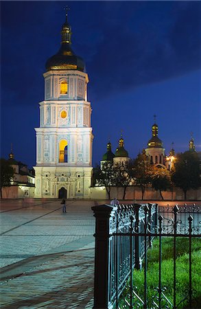 simsearch:862-06542551,k - St Sophia's Cathedral at dusk, Kiev, Ukraine Foto de stock - Con derechos protegidos, Código: 862-03714029