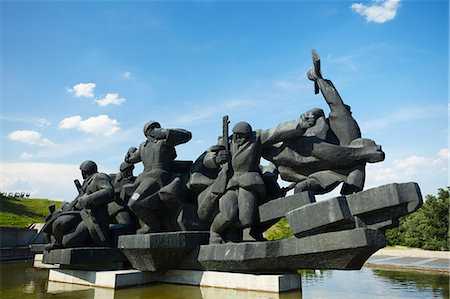 ruso (lugares y cosas) - Sculpture of Russian soldiers at Museum of the Great Patriotic War, Kiev, Ukraine Foto de stock - Con derechos protegidos, Código: 862-03714034