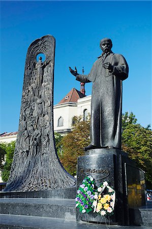 simsearch:862-03714092,k - Denkmal Taras Schewtschenko mit römisch-katholische Kathedrale im Hintergrund, Lviv, Ukraine Stockbilder - Lizenzpflichtiges, Bildnummer: 862-03714073