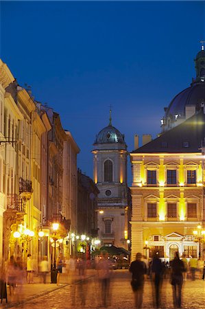 simsearch:862-03714092,k - Marktplatz (Ploscha Rynok) in der Abenddämmerung, Lviv, Ukraine Stockbilder - Lizenzpflichtiges, Bildnummer: 862-03714111