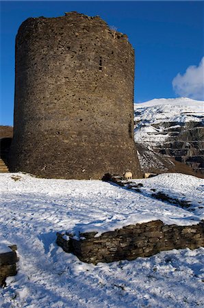 simsearch:862-03714235,k - Pays de Galles, Gwynedd, Snowdonia. Dolbadarn Castle, un des grands châteaux construits par les princes gallois au XIIIe siècle Photographie de stock - Rights-Managed, Code: 862-03714237