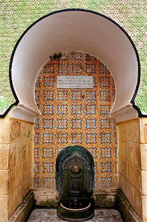 Algier, Algerien. Waschmaschine Brunnen außerhalb einer Moschee in der Kasbah. Stockbilder - Lizenzpflichtiges, Bildnummer: 862-03710335