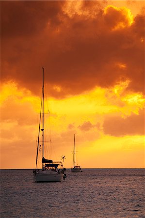 simsearch:862-06542036,k - Exhumas, Bahamas. Voiliers à l'ancre dans les Caraïbes sur un ciel dramatique Photographie de stock - Rights-Managed, Code: 862-03710350