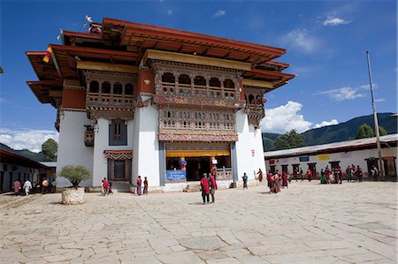 simsearch:862-03710522,k - Bhoutan. Une construction élaborée à la Gangtey Gompa. Photographie de stock - Rights-Managed, Code: 862-03710435