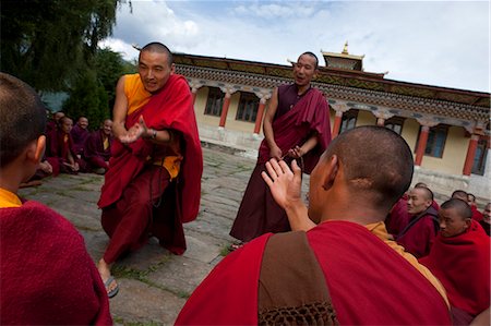 simsearch:862-03710522,k - Moines de débattre à la Sangha du monastère Kharchu Chamkar, Bhoutan Photographie de stock - Rights-Managed, Code: 862-03710494