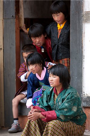 Children at the Thangbi Mani monestery in Bhutan Foto de stock - Con derechos protegidos, Código: 862-03710498