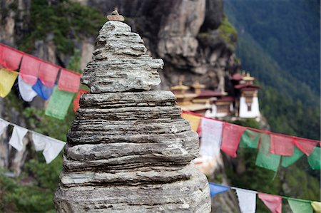 simsearch:862-03710522,k - Le Paro Taktsang ou nid de tigres dans le royaume himalayen du Bhoutan Photographie de stock - Rights-Managed, Code: 862-03710515