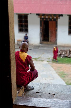 simsearch:862-03710522,k - Bhoutan. Moines dans le Dzong de Punakha. Pungtang Dechen Dzong de Photrang ou de Punakha Dzong fut construit par Zhabdrung Ngawang Namgyal en 1637-38. Photographie de stock - Rights-Managed, Code: 862-03710532