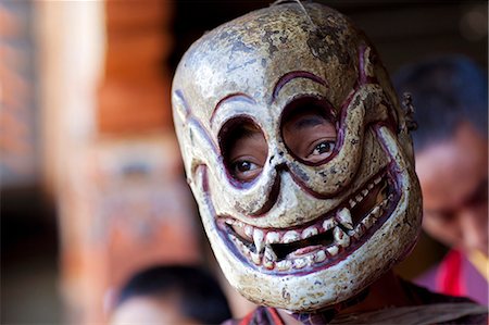 Participants prepare for the  Tamshingphala Tsechu in Bumthang Bhutan. Tsechu (literally 'day ten') are annual religious Bhutanese festivals Foto de stock - Con derechos protegidos, Código: 862-03710554