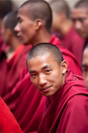 simsearch:862-03710522,k - Moines de débattre à la Sangha du monastère Kharchu au Bhoutan Chamkar Photographie de stock - Rights-Managed, Code: 862-03710574