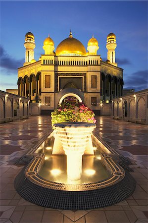 Jame'asr Hassanal Bolkiah mosquée au crépuscule, Bandar Seri Begawan, Brunei Darussalam Photographie de stock - Rights-Managed, Code: 862-03710609
