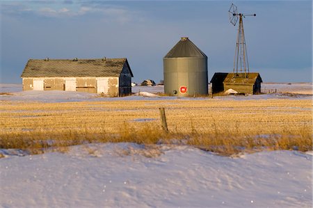 Saskatchewan, Canada. An old farm in winter on the Canadian Prairies Stock Photo - Rights-Managed, Code: 862-03710619