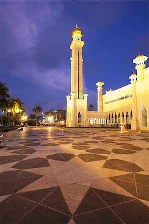 Omar Ali Saifuddien Mosque at dusk, Bandar Seri Begawan, Brunei Darussalam Foto de stock - Con derechos protegidos, Código: 862-03710613
