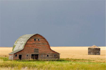 Canada. An old barn on the Canadian Prairie Stock Photo - Rights-Managed, Code: 862-03710628