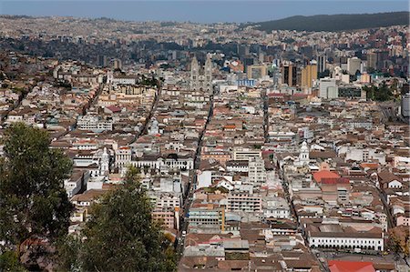 quito - Ecuador, The city of Quito with the cathedral, built 1550-1562, prominent in the middle distance. Foto de stock - Con derechos protegidos, Código: 862-03710866