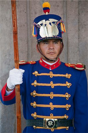 Ecuador, Ceremonial guard, granaderos, at the entrance to Palacio de Gobierno in the Old City, Quito. Foto de stock - Con derechos protegidos, Código: 862-03710861