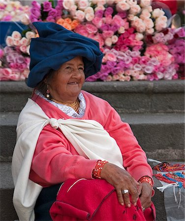 simsearch:862-06676074,k - Ecuador, verkauft eine indigene indische Frau frisch-Schnitt-Rosen bei der Wochenmarkt Sangolqui. Stockbilder - Lizenzpflichtiges, Bildnummer: 862-03710890