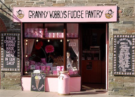 simsearch:862-03437046,k - Granny Wobbly's Fudge Pantry, Tintagel, Cornwall Fotografie stock - Rights-Managed, Codice: 862-03710938