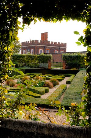 english garden not people - England, London, Hampton Court Palace and gardens Stock Photo - Rights-Managed, Code: 862-03711041