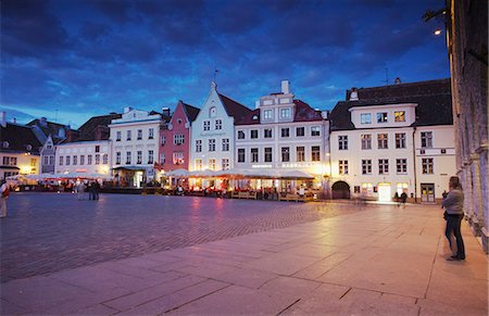 estonie - Estonie, Tallinn, place de la mairie (Raekoja Plats) au crépuscule Photographie de stock - Rights-Managed, Code: 862-03711051
