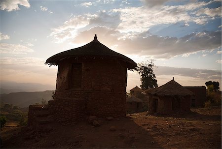 ethiopie - Ethiopia, Lalibela. Traditional huts in Lalibela at sunset. Foto de stock - Con derechos protegidos, Código: 862-03711148