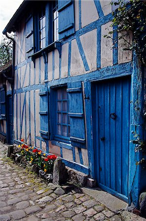 simsearch:862-03711407,k - France,Oise,Gerberoy. A traditional cottage on a cobbled street. Fotografie stock - Rights-Managed, Codice: 862-03711227