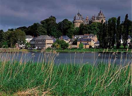 simsearch:862-03711407,k - France,Brittany,Combourg. Chateau Combourg. The Chateau still belongs to the family of the famous writer 'Chateaubriand' Stock Photo - Rights-Managed, Code: 862-03711235