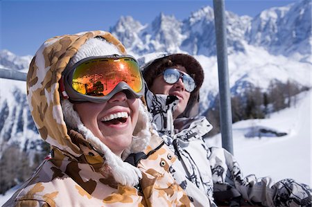 snowboarding - France, Chamonix. Un jeune couple sur un télésiège Photographie de stock - Rights-Managed, Code: 862-03711274