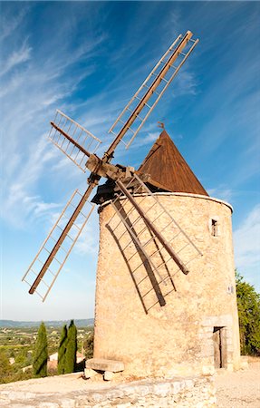 simsearch:862-03711326,k - Moulin à vent près de Saint Saturnin-les-Apt, Provence, France Photographie de stock - Rights-Managed, Code: 862-03711321