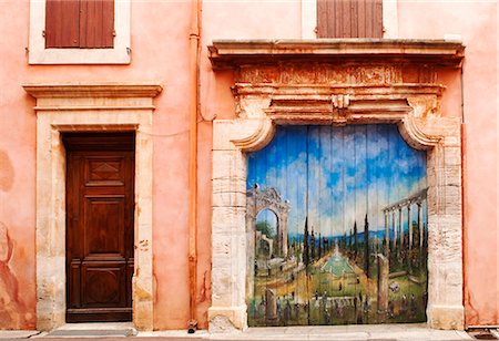 roussillon - Mural on the door in Roussillon, Provence, France Foto de stock - Con derechos protegidos, Código: 862-03711331