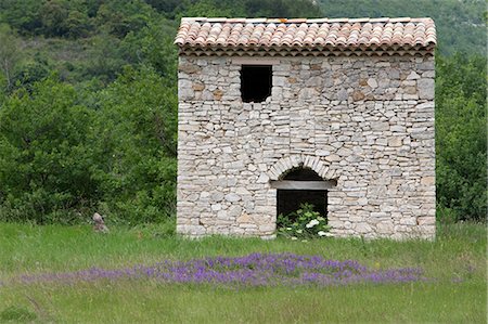 simsearch:862-03807431,k - Provence, France. A traditional stone building in the south of France Stock Photo - Rights-Managed, Code: 862-03711343