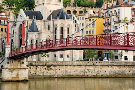 river saone - Lyon, France; A bridge over the Saone River in Lyon France Foto de stock - Con derechos protegidos, Código: 862-03711353