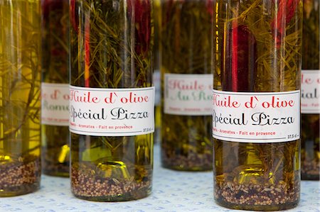simsearch:862-03711388,k - Olive oils for sale in the market in St Remy France Foto de stock - Con derechos protegidos, Código: 862-03711381
