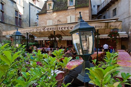 simsearch:862-03807431,k - Un café en France de Sarlat Photographie de stock - Rights-Managed, Code: 862-03711395