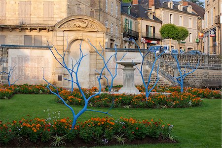 simsearch:862-03711407,k - Memorial to French Resistance and civilian casualties of World War 2 at Sarlat Dordogne Stock Photo - Rights-Managed, Code: 862-03711406