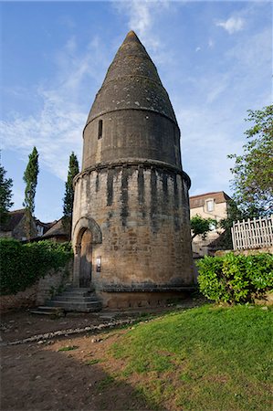 La lanterne du monument mort en France de Sarlat Photographie de stock - Rights-Managed, Code: 862-03711400