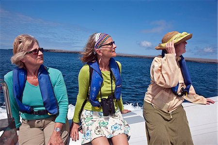 simsearch:862-03710858,k - Galapagos Islands, Visitors to Genovese Island return to their motor yacht on a  panga  or inflatable rubber dingy. Foto de stock - Con derechos protegidos, Código: 862-03711572