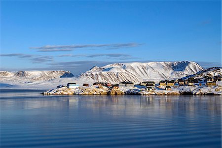 simsearch:862-03711697,k - Grönland, Ittoqqortoormiit. Die isolierten Dorf von Ittoqqortoormiit (Scoresbysund) liegt an der Nord-Ost-Küste Grönlands. Es hat 2 Lebensmittel-Lieferungen im Jahr mit dem Boot. Stockbilder - Lizenzpflichtiges, Bildnummer: 862-03711691