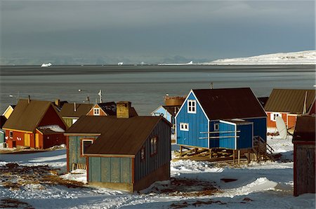 simsearch:862-03711697,k - Grönland, Ittoqqortoormiit. Die isolierten Dorf von Ittoqqortoormiit (Scoresbysund) liegt an der Nord-Ost-Küste Grönlands. Es hat 2 Lebensmittel-Lieferungen im Jahr mit dem Boot. Stockbilder - Lizenzpflichtiges, Bildnummer: 862-03711692