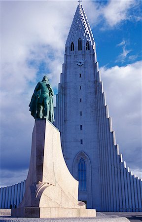 Statue of Leif Eiriksson in front of Hallgrimskirkja (church). Foto de stock - Direito Controlado, Número: 862-03711767