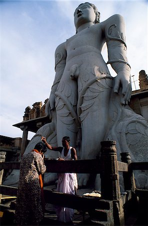 Pilgrim is anointed by an attendant as she prays beside the 18 metre tall statue of Gomateshvara,the largest free-standing sculpture in India Stock Photo - Rights-Managed, Code: 862-03711862