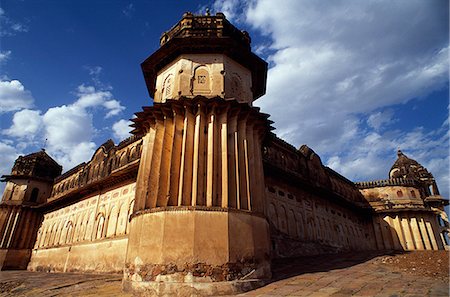 simsearch:862-06825862,k - In this former fortified capital of the Bundela Rajputs,the Lakshminarayan Mandir,or temple,seems designed like a small fort. Inside,17th- to 19th-century murals depicting episodes from local history as well as religious stories can still be seen. Stock Photo - Rights-Managed, Code: 862-03711906