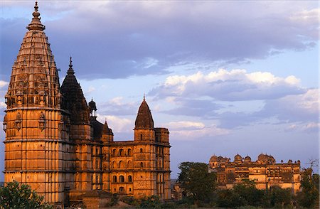 simsearch:862-06825862,k - The architectural heritage of this one-time capital of the Bundela Rajputs is among the most exhilarating in Central India. Here,the celebrated 17th-century Jahangir Mahal and the older Raj Maham stand behind the soaring outline of the Chatturbuj Mandir,or temple. Stock Photo - Rights-Managed, Code: 862-03711907