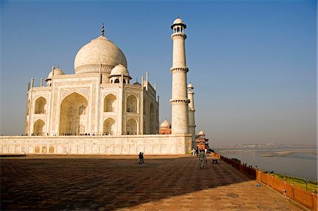 simsearch:862-03820611,k - Blick auf den Taj Mahal Mausoleum aus über die Chameli Farsh (Terrasse), Agra. Indien Stockbilder - Lizenzpflichtiges, Bildnummer: 862-03711950