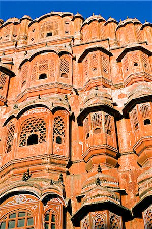 simsearch:862-08273265,k - Hawa Mahal; or Palace of the Wind in the middle of Johari Bazaar and part of the zenana palace (women's quarters) designed by Lalchand Usta in 1799. Jaipur; Rajasthan; India. Foto de stock - Con derechos protegidos, Código: 862-03711971