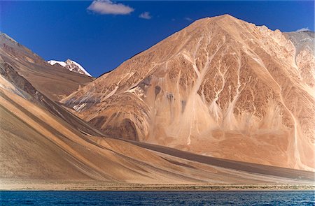 simsearch:862-03807589,k - Pangong Lake, Ladakh, North West India. Pangong Lake is situated at an altitude of 14,500 ft / 4,267m Stock Photo - Rights-Managed, Code: 862-03712088