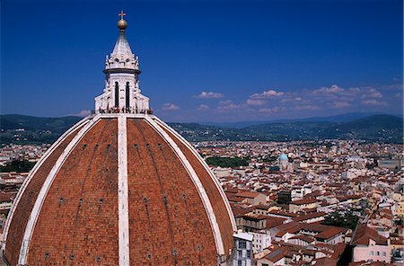 simsearch:862-03354355,k - View from the top of the Campanile looking towards The dome of Brunelleschi's cathedral which was built without scaffolding. Foto de stock - Con derechos protegidos, Código: 862-03712192